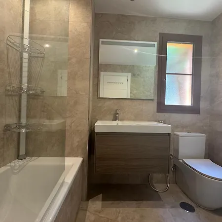 Apartment Spacious 3 Bedroom Apartment, Gazules Del Sol, Benahavis